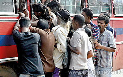 Large+numbers+of+commuters+witnessed+in+Colombo+ahead+of+festive+season