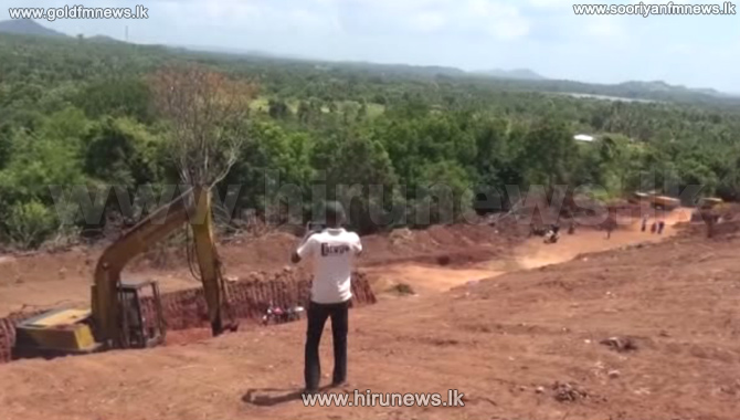 Tense+situation+in+Thalakiriyagama+over+illegal+mining+case+