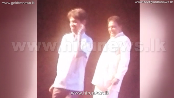 Watch+the+stage+drama+Veteran+actor+Vijaya+Nandasiri+took+part+in+a+day+before+he+fell+ill