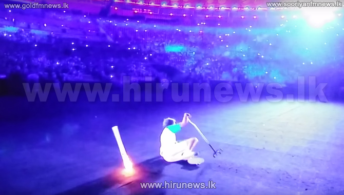 Torch-Carrying+Gold+Medalist+Defines+Paralympic+Spirit+by+Picking+Herself+Up+After+Falling+During+Opening+Ceremony