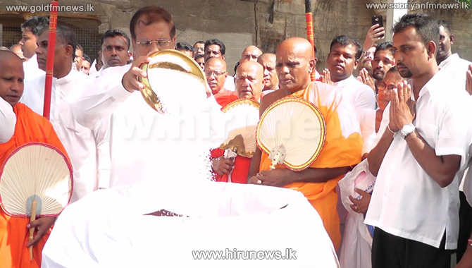 President+presides+%22Aluth+Sahal+Mangallaya%22+in+Pollonnaruwa+Gal+Viharaya