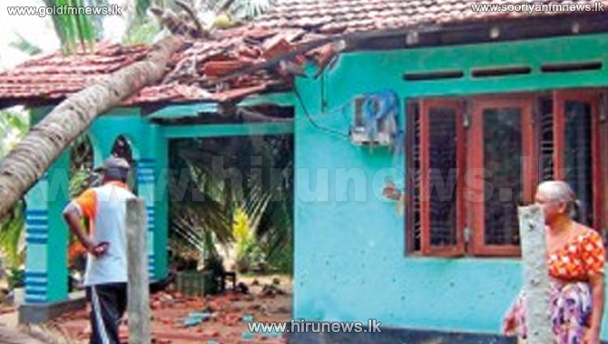 Ten+houses+damaged+due+to+a+strong+wind+in+Ampara