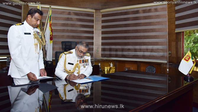 New+Navy+Commander+assumes+duties