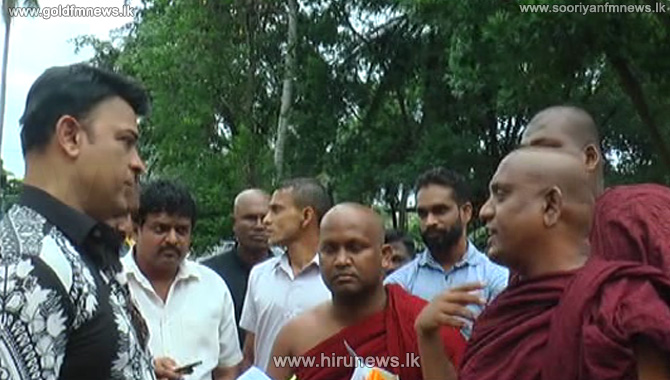 Ravana+Balaya+and+Sinhale+Organization+visit+Sirikotha+to+complain+against+Ranjan