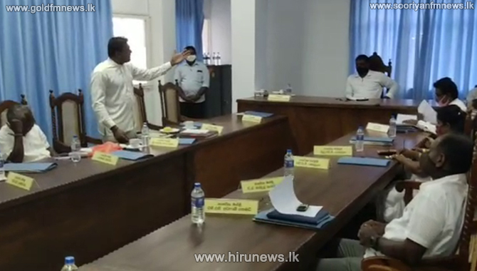 Objections+from+a+group+of+UNP+members+of+the+Weligama+Pradeshiya+Sabha+against+Rehan+Jayawickrema+continuing+in+the+post+of+Chairman+%28video%29