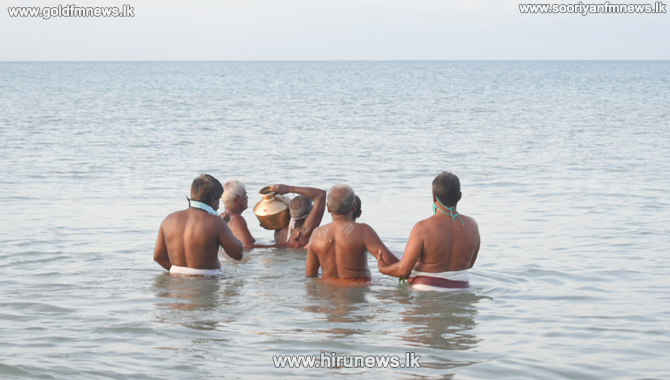 The+annual+festival+of+the+Vattapalai+Kovil+in+Mullativu+where+lamps+are+lit+using+sea+water%2C+begins+%28photos%29