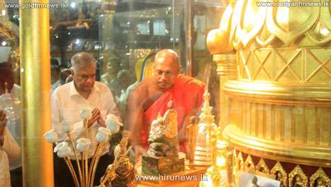 President+signs+proclamation+for+the+development+of+the+Hunupitiya+Gangaramaya+Temple+as+a+place+of+worship