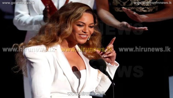 Beyonce storms to first UK no.1 in 14 years with 'Texas Hold 'Em' (Video)