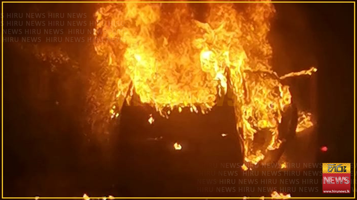 Car in flames in Battaramulla : passengers narrowly escape - vehicle completely destroyed (Video)