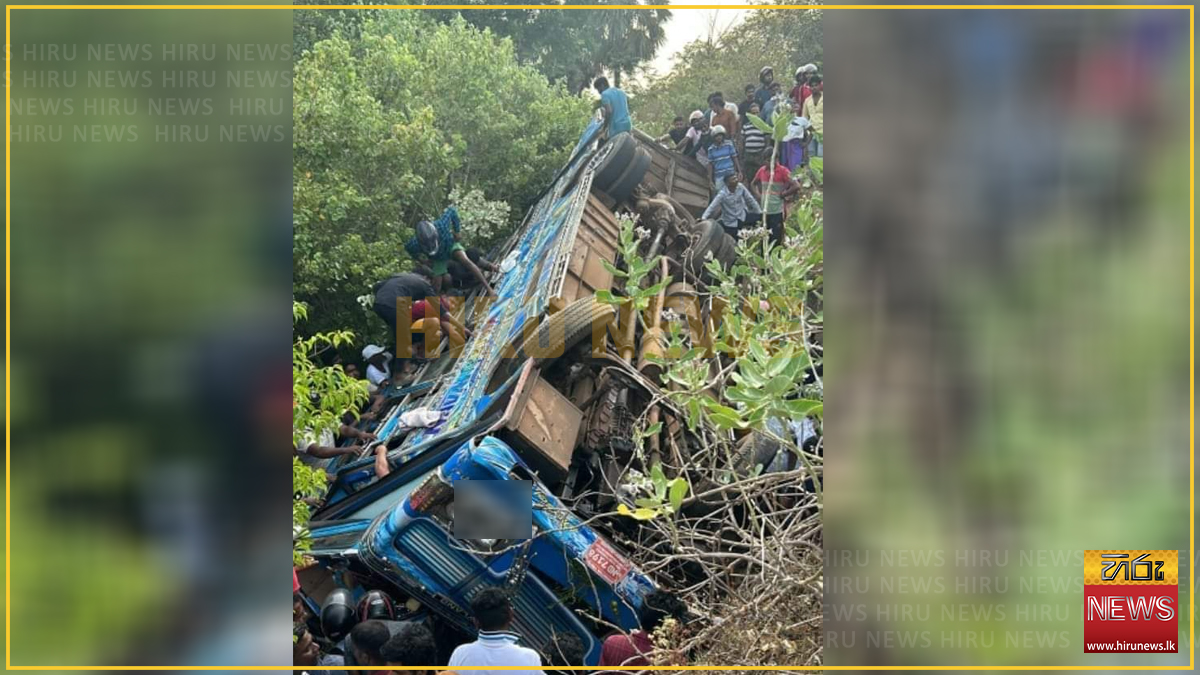 Bus+overturn+in+Muthur+injures+51+%28Video%29