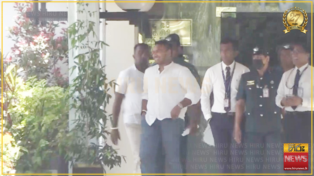 NAMAL+RAJAPAKSA+RETURNS+TO+SRI+LANKA+AFTER+ARREST+WARRANT+ISSUED