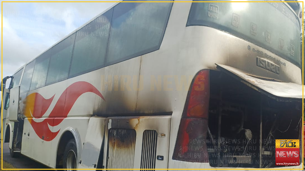 BUS+CATCHES+FIRE+ON+SOUTHERN+EXPRESSWAY