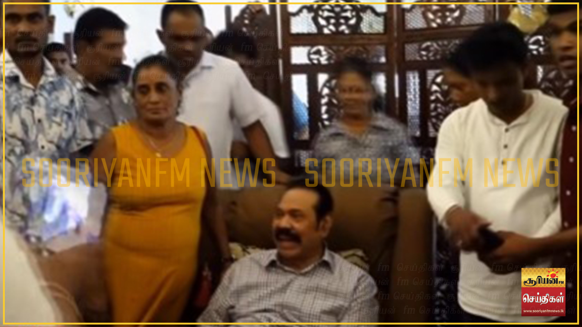 “சும்மா இருந்த சிங்கத்தை சீண்டி விட்டுட்டாங்க” மஹிந்தவை இன்றும் பார்க்க வந்த ஆதரவாளர்கள்