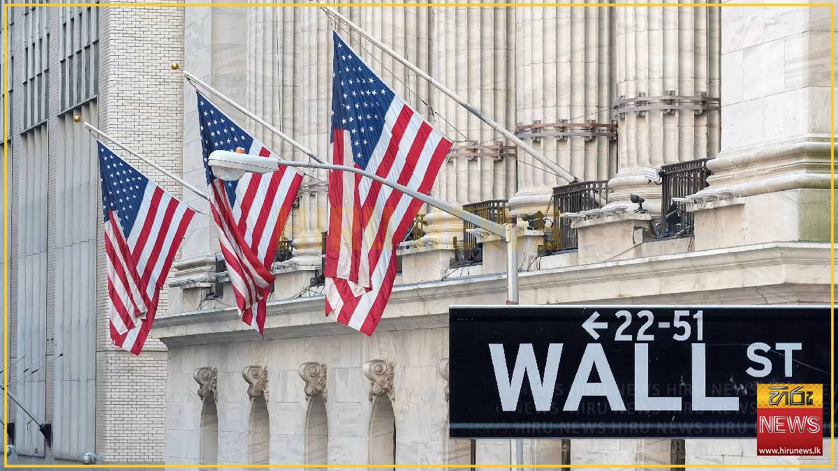 Wall+Street+ends+mixed+as+earnings+lift+the+Dow