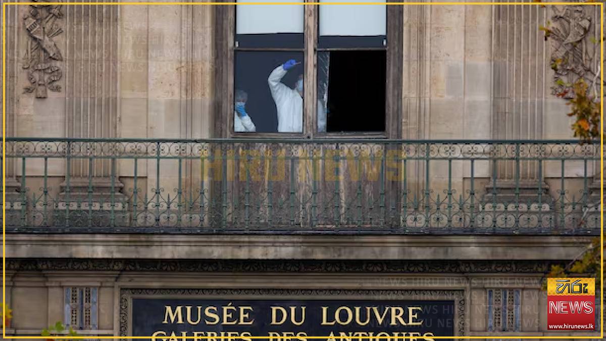 Paris Louvre Museum Reopens Following Jewelry Heist Hiru News