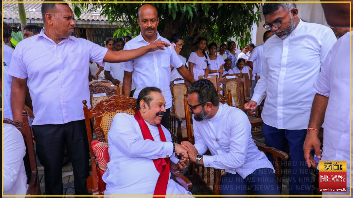 Friendly+exchange+between+former+President+and+MP+attracts+attention