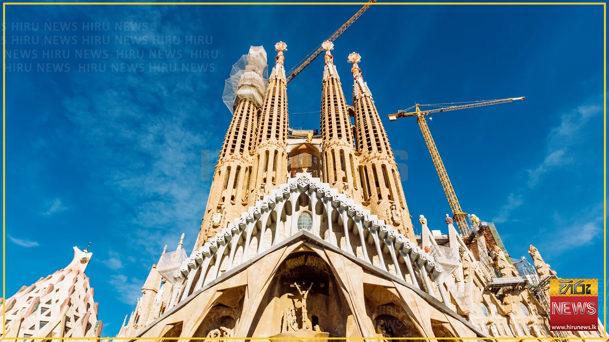 Barcelona's Sagrada Família becomes world's tallest church - Hiru News ...