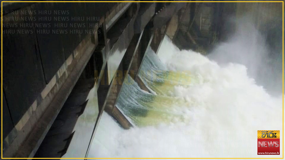 Six+spill+gates+release+water+from+Victoria+Reservoir