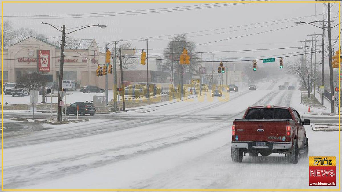 US storm leaves 400,000 without power, forces thousands of flight ...