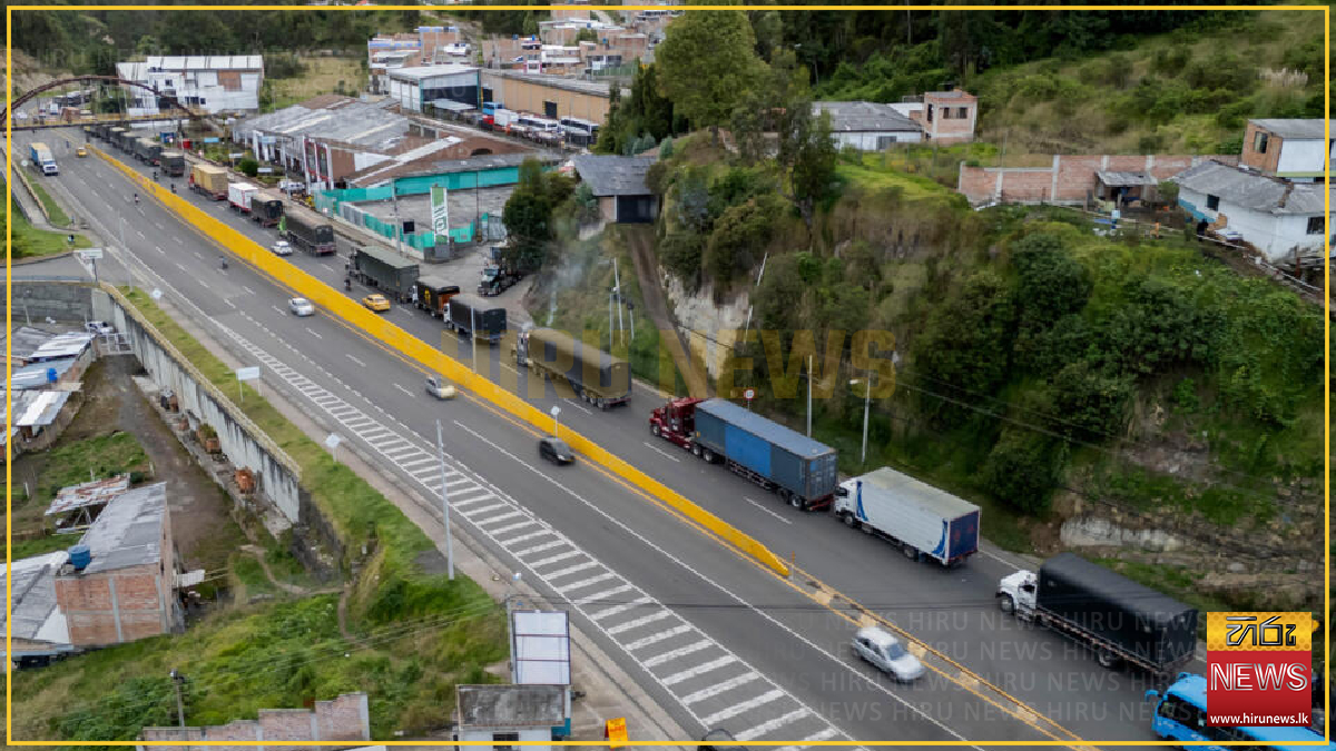 Miles-long queues form at Colombia–Ecuador border
