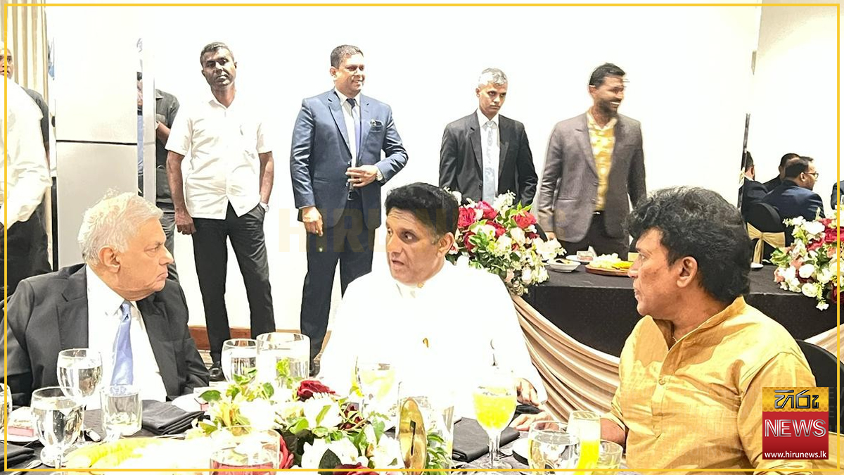 Ranil+and+Sajith+hold+lengthy+discussion+at+wedding