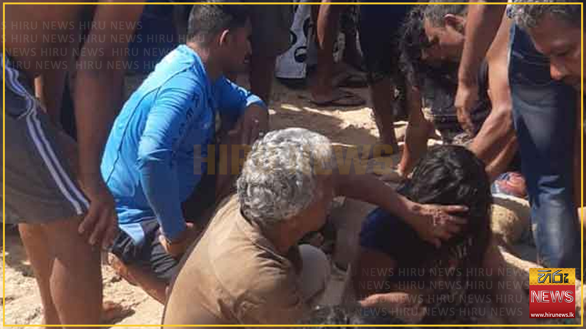 Seven+tourists+rescued+from+drowning