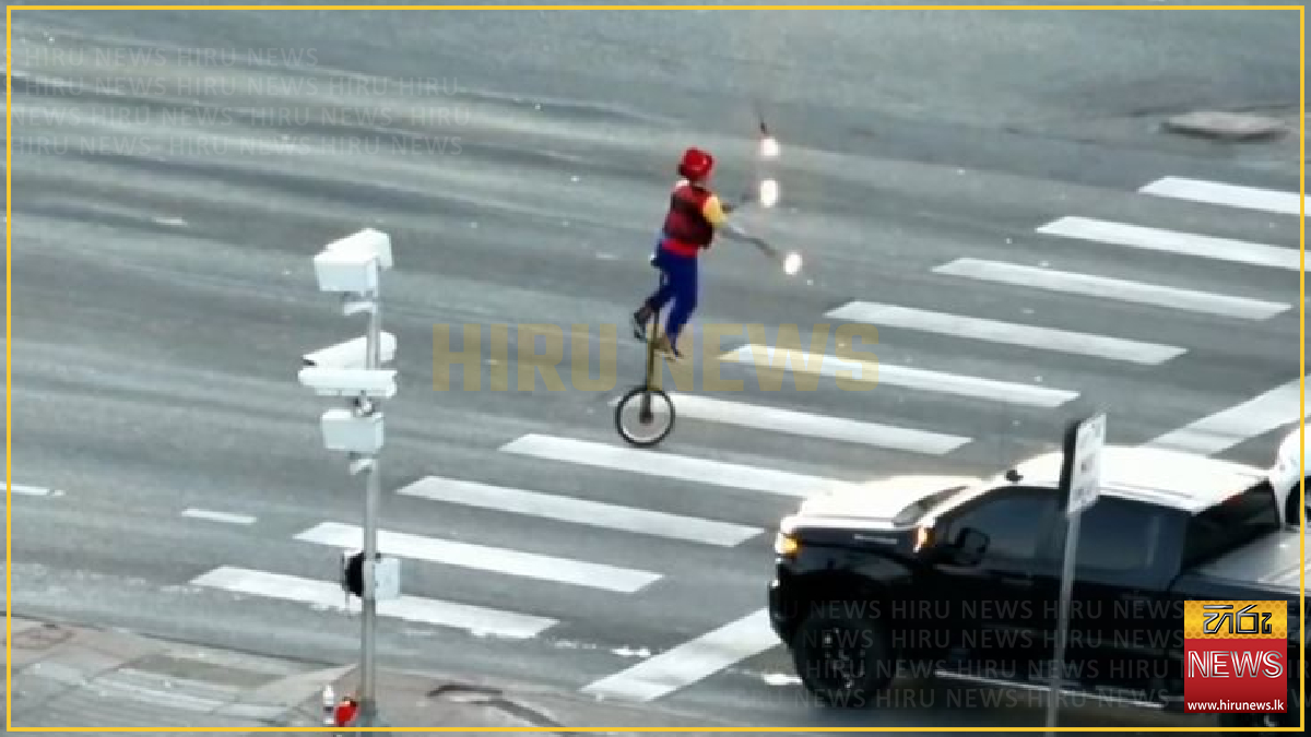 Fire-juggling+unicyclist+caught+performing+on+crossing