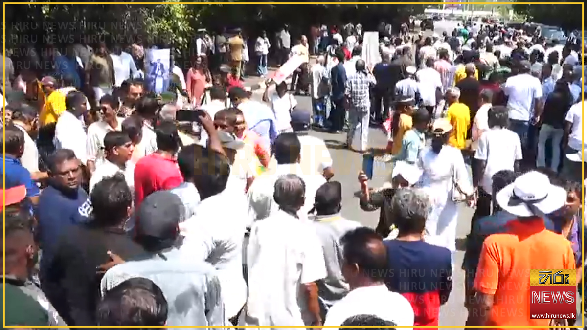 Parliament+entry+road+closed+due+to+protests