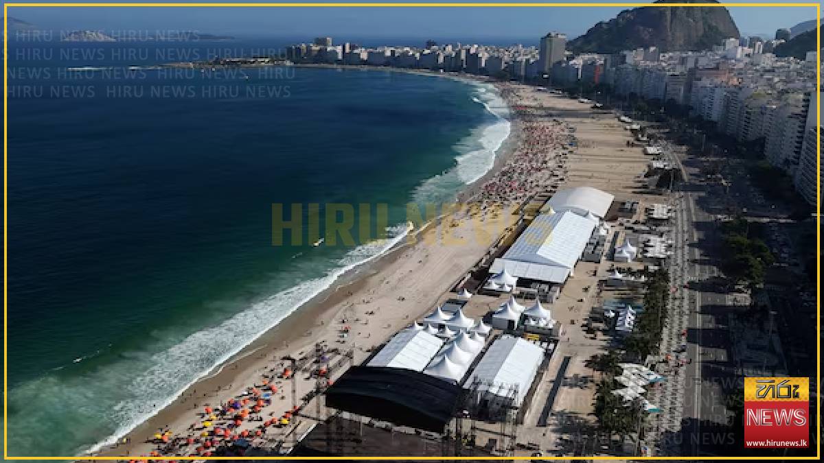 Worker dies during Shakira concert in Rio