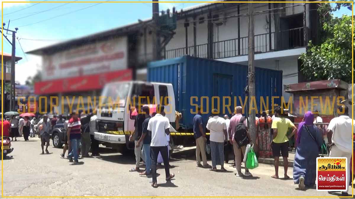 நாவலப்பிட்டியில் சோகம்: பாரவூர்திக்கு இடையில் சிக்கி இளைஞர் பலி!