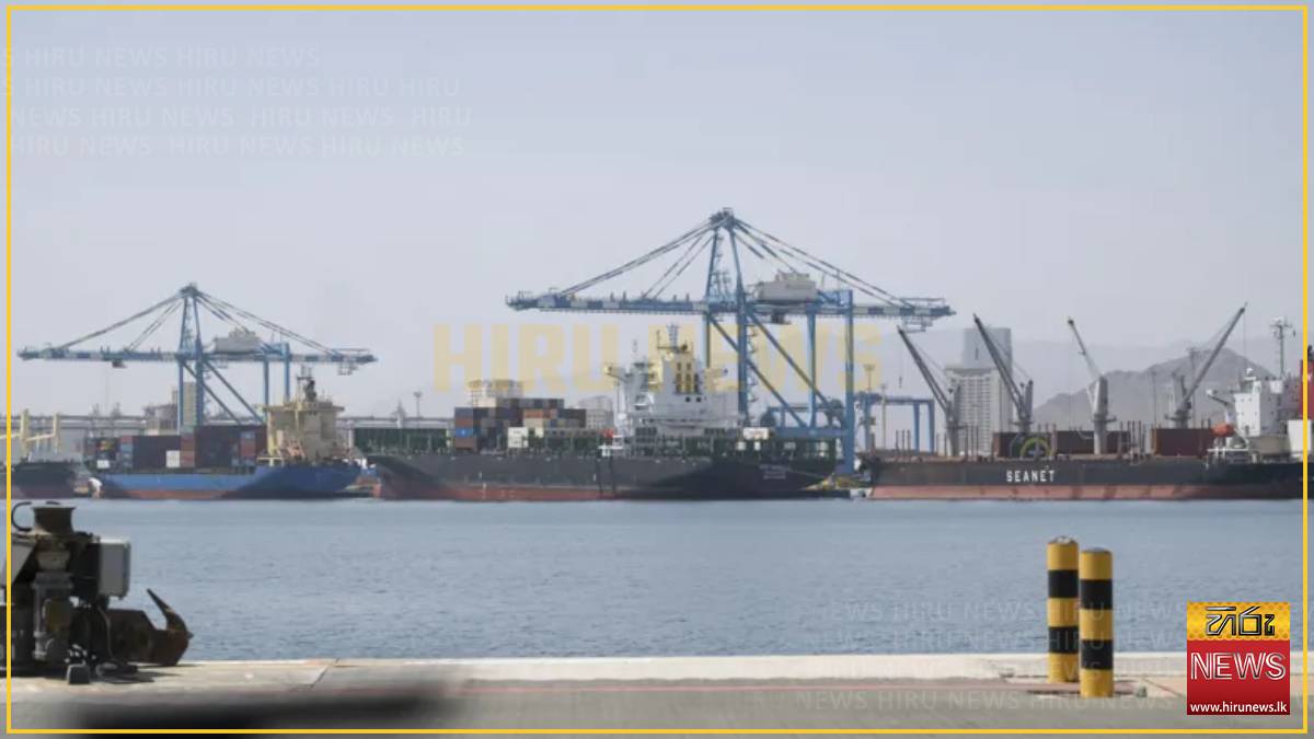 US strikes Iranian fast boats