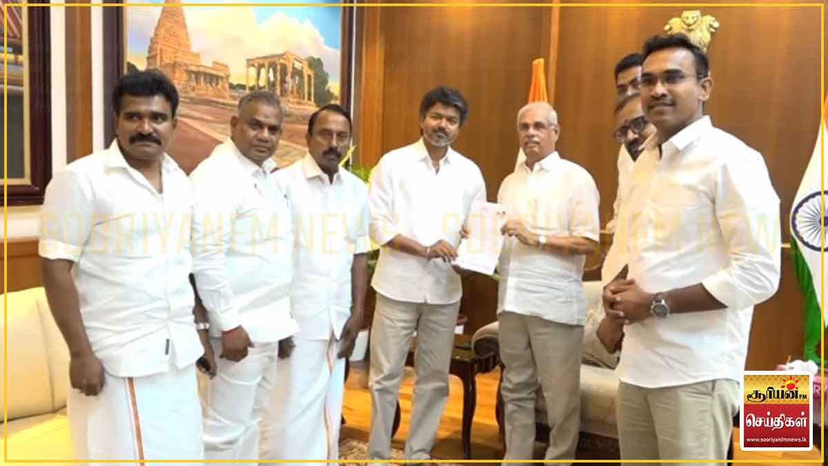 18 உறுப்பினர்களின் ஆதரவின்றிப் பதவியேற்பு இல்லை: விஜய்க்கு ஆளுநர் திட்டவட்டமான பதில்