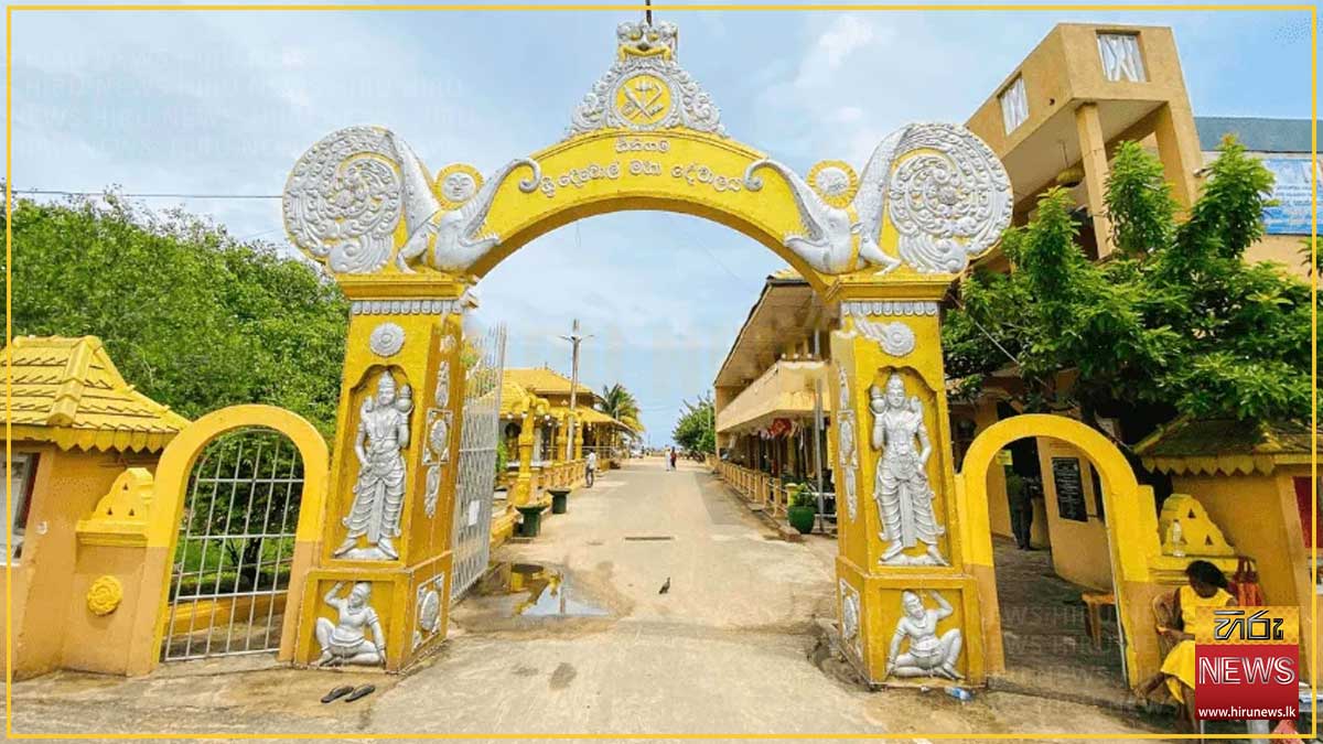 සීනිගම දේවාලයේ කප් සිටුවීම පොසොන් පෝදා