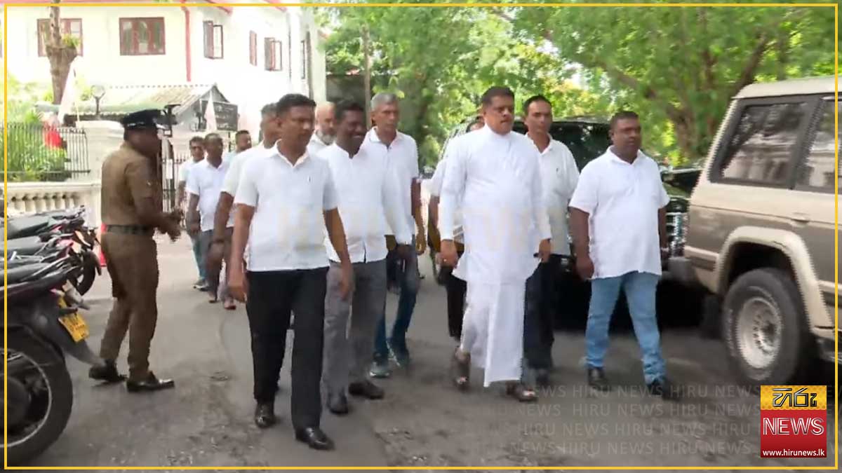 සරණ ගුණවර්ධන අධිකරණයට පැමිණෙයි