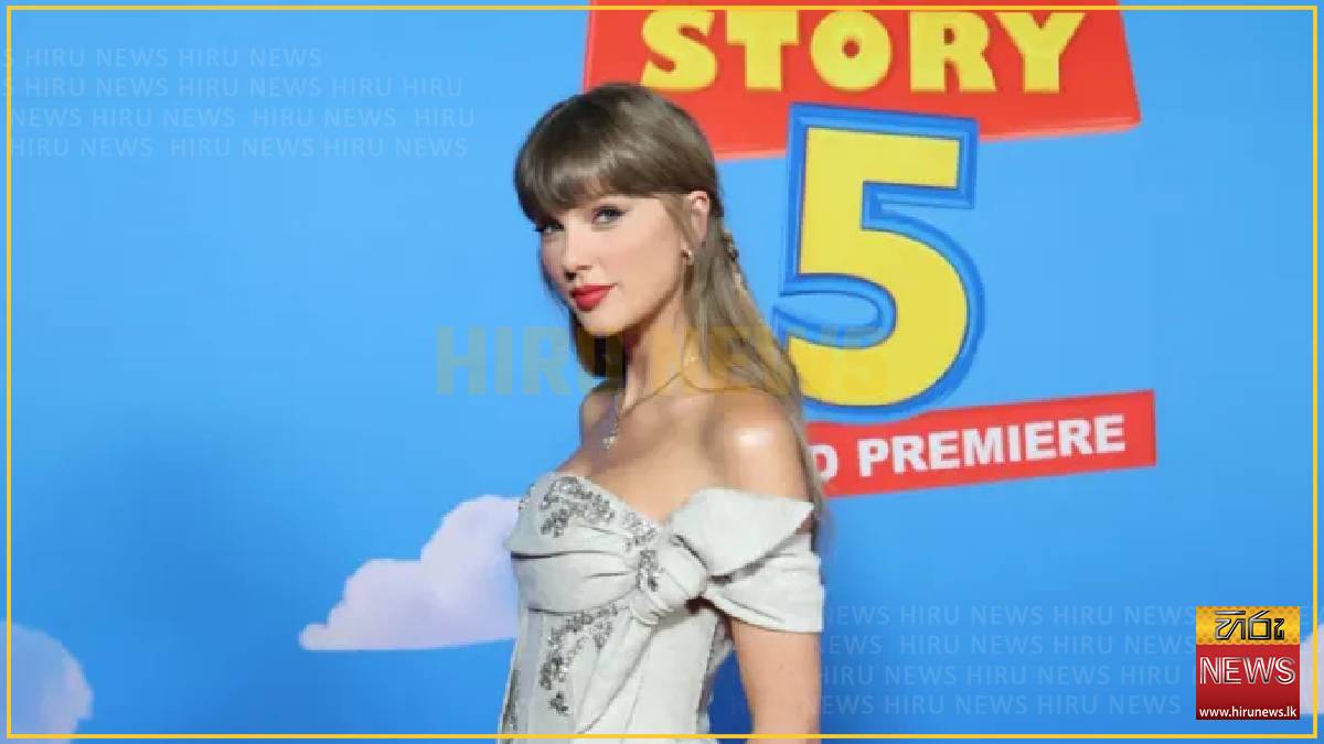 Taylor Swift performs new Toy Story 5 song live
