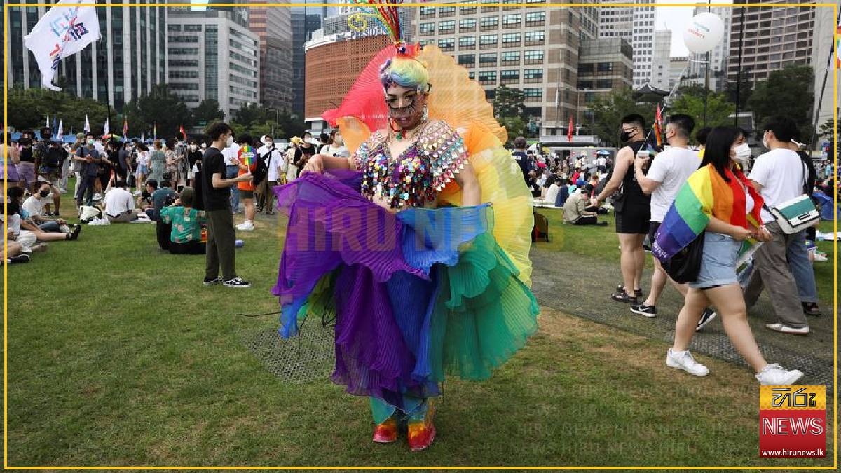 Thousands gather for Seoul queer festival