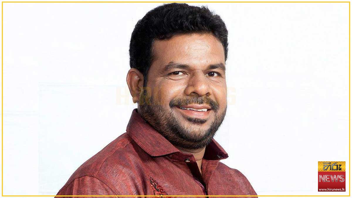"එහෙන් කෙසෙල් කඳ දැම්මාම මෙහෙන් ඇඳුම එළියට එන ෆැක්ටරියක් හදනවා" - නාමල් කරුණාරත්න