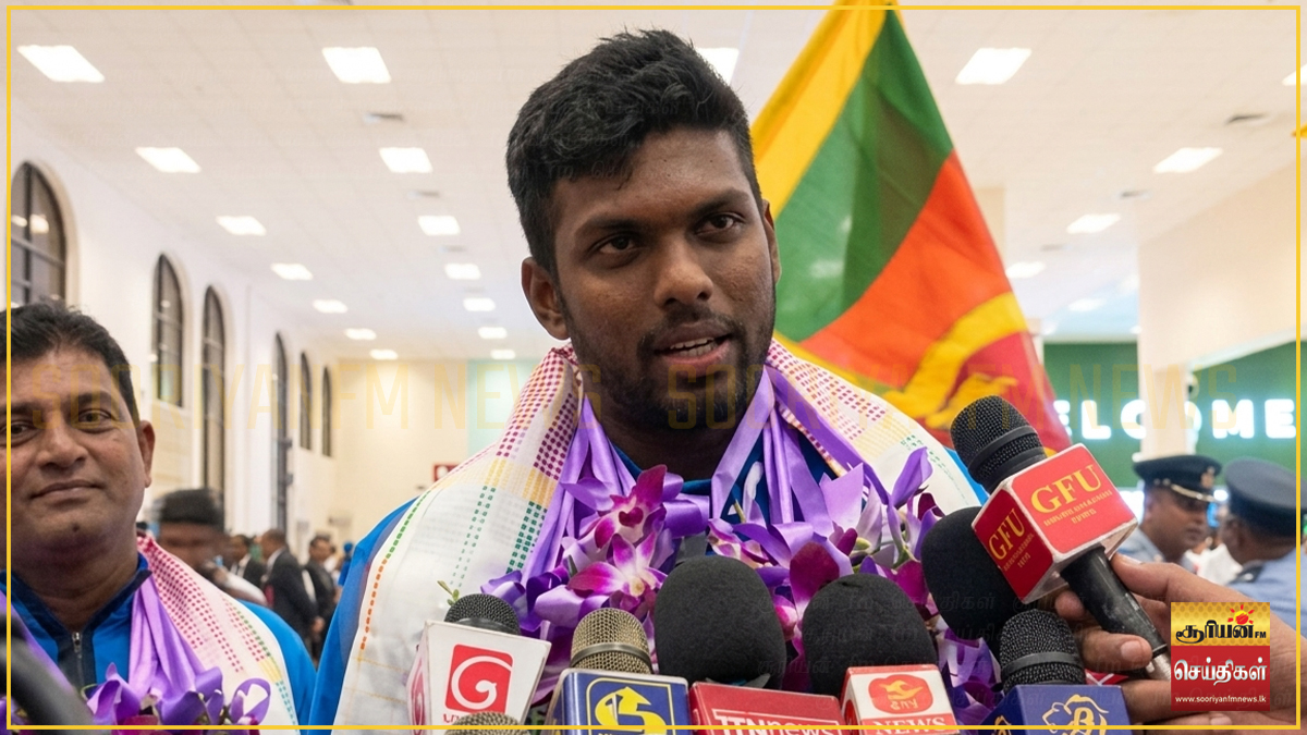 பொதுநலவாய போட்டியில் தங்கம் வெல்வதே இலக்கு – ஈட்டி எறிதல் வீரர் ருமேஷ் தரங்க அதிரடி!  கொமன்வெல்த் போட்டியில் தங்கம் வெல்வதே பிரதான  இலக்கு  என  ஈட்டி எறிதல் வீரர் ருமேஷ்  தரங்க  தெரிவித்துள்ளார்.   நான்கு சர்வதேச போட்டிகளில் பங்கேற்று திறமைகளை வெளிப்படுத்திய இலங்கையின் ஈட்டி எறிதல் வீரர் ருமேஷ் தரங்க மீண்டும் நாட்டை வந்தடைந்துள்ளார்.   இந்நிலையில்  ஹிரு  தொலைக்காட்சிக்கு  கருத்து  தெரிவித்த  போதே  அவர்  இதனை  தெரிவித்துள்ளார்.    "எனது முதல் டைமண்ட் லீக் (Diamond League) தொடரிலேயே தங்கப் பதக்கத்தை வெல்ல வேண்டும் என்ற இலக்கோடு தான் களம் இறங்கினேன். ஆனால், அதில் இரண்டாம் இடத்தையே  பிடிக்க முடிந்தது. இருப்பினும், அடுத்து வரவிருக்கும் இரண்டு டைமண்ட் லீக் போட்டிகளிலும் நிச்சயம் தங்கப் பதக்கத்தை வென்று நாட்டுக்குப் பெருமை சேர்ப்பேன்.  தனது அடுத்தகட்ட இலட்சியங்கள் குறித்துப் பேசிய ருமேஷ் தரங்க, கிளாஸ்கோவில் நடைபெறவுள்ள கொமன்வெல்த் போட்டியில் ஈட்டி எறிதல் பிரிவில் இலங்கைக்கான முதல் தங்கப் பதக்கத்தைப் பெற்றுத் தருவதே தனது முதன்மை லட்சியம் எனக் கூறியுள்ளார்.  அதனைத் தொடர்ந்து, புதிதாக அறிமுகப்படுத்தப்பட்டுள்ள உலக அத்லெடிக்ஸ் அல்டிமேட் சாம்பியன்ஷிப்  தொடரிலும் முதலிடம் பிடிக்கக் கடுமையாக உழைத்து வருவதாக அவர் சுட்டிக்காட்டியுள்ளார்.