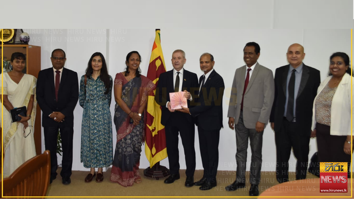 UK trade envoy visits Department of Commerce