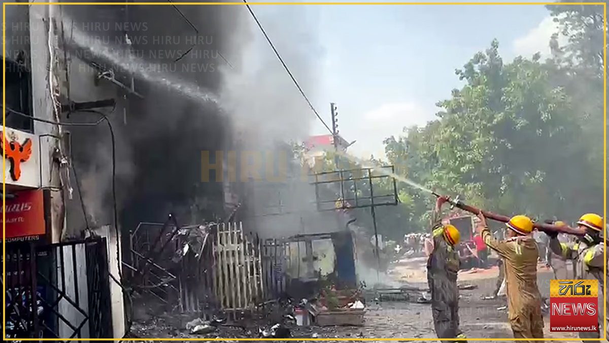 ලක්නව්හි තුන්මහල් ගොඩනැගිල්ලක දරුණු ගින්නක්: සිසුන් ඇතුළු 15ක් ජීවිතක්ෂයට
