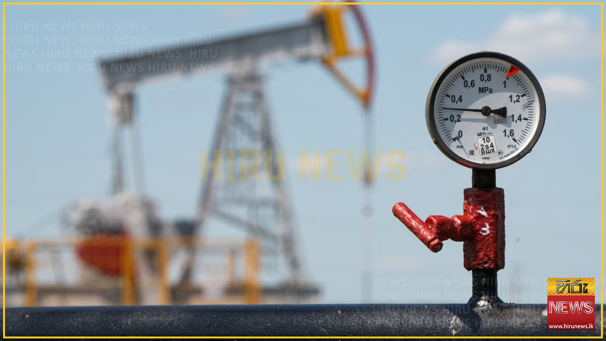 Oil edges lower amid resumption of strait shipments