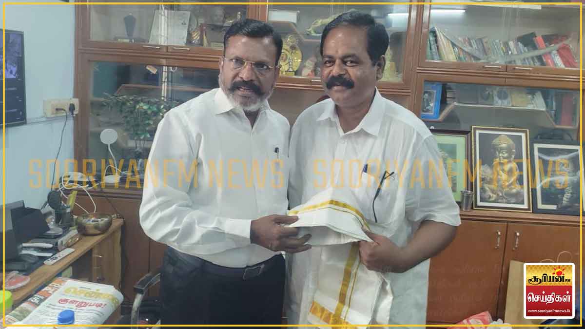 விடுதலைச் சிறுத்தைகள் கட்சித் தலைவர் தொல். திருமாவளவனுடன் நாடாளுமன்ற உறுப்பினர் சிறீதரன் சந்திப்பு