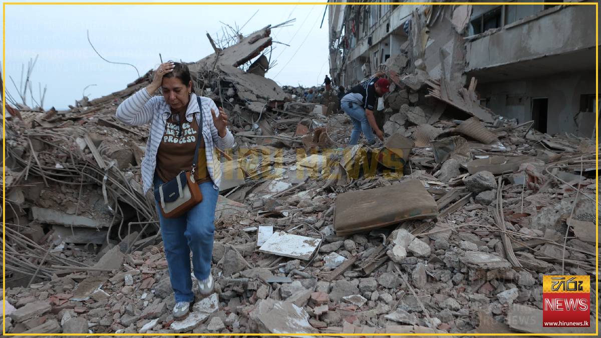 Neighbours in Venezuela dig through rubble to search for loved ones