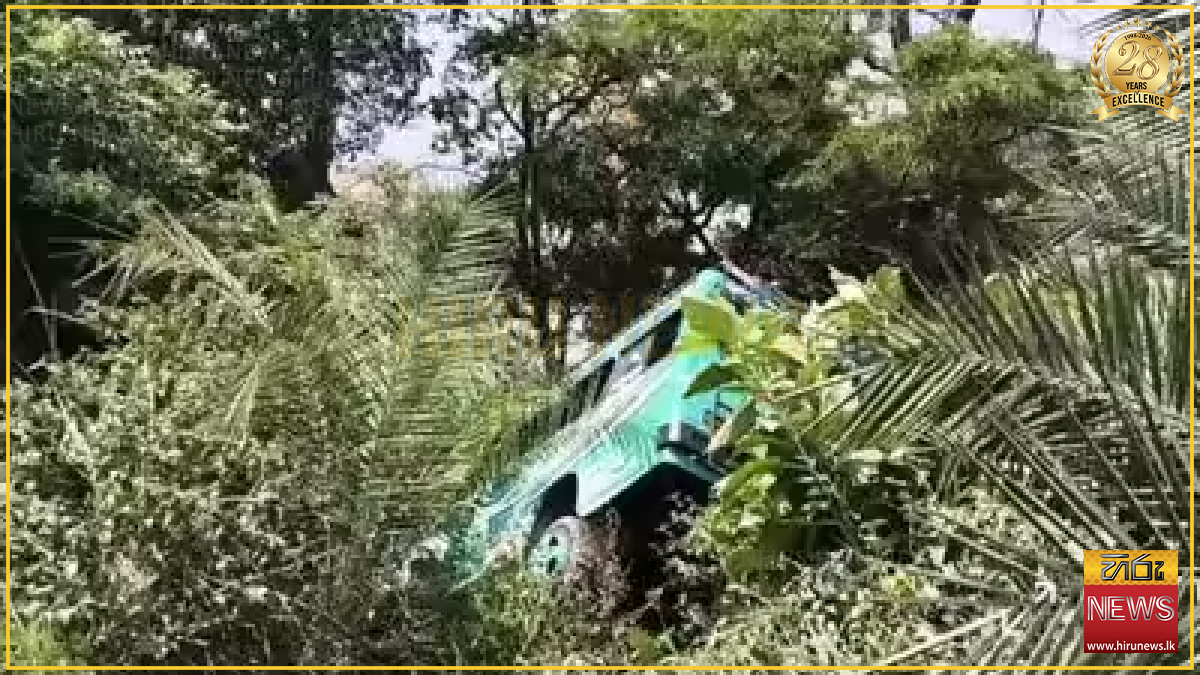 Pakistan bus crash leaves at least 40 dead