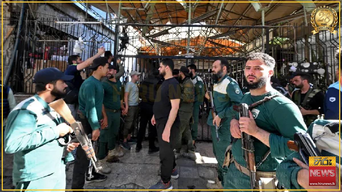 Mourners bury victims of Damascus cafe