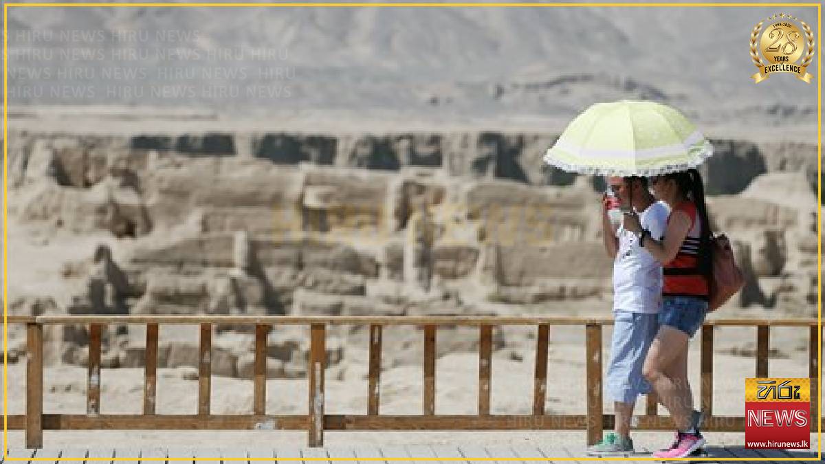 Heatwave strikes Xinjiang's Flaming Mountain