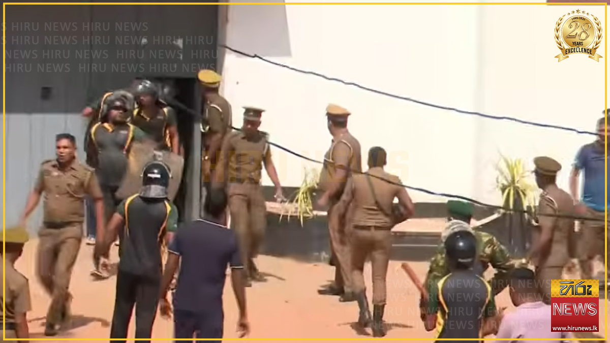 මීගමුව බන්ධනාගාරය තුළ අද යළි ඇති වූ නොසන්සුන්තාවයෙන් බන්ධනාගාර නිලධාරින් තිදෙනෙකු ඇතුළු සිව්දෙනෙකු ජීවිතක්ෂයට