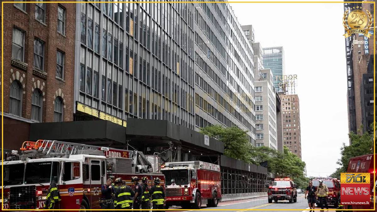 New York Midtown Manhattan buildings evacuated after collapse warning