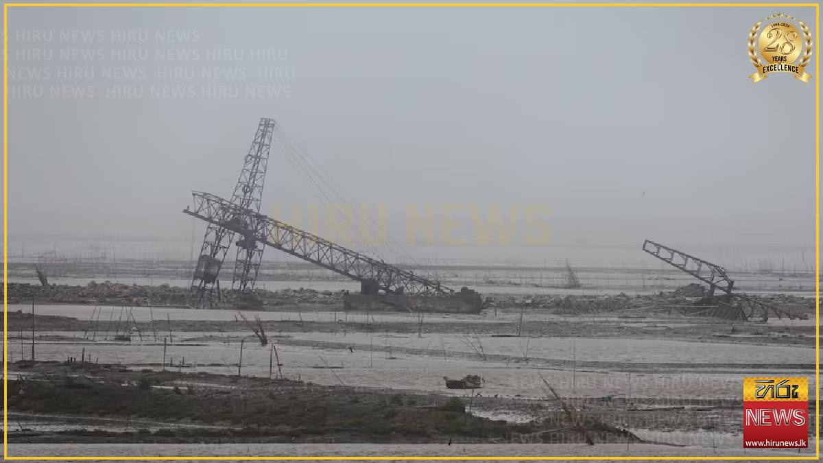 Heavy floods submerge roads, vehicles in China
