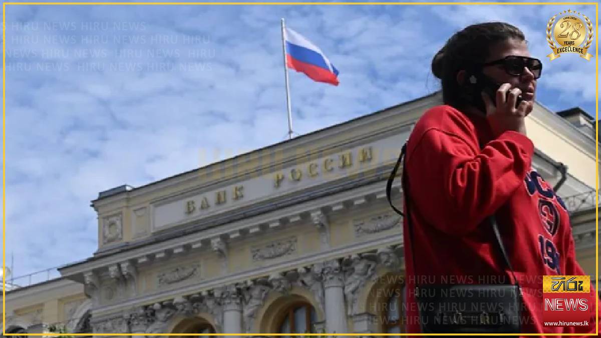 Russians turn to cash putting more strain on slowing wartime economy